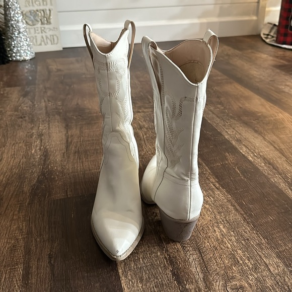 White Cowboy Boots - Picture 4 of 4